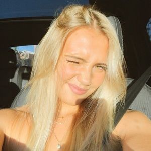 Meet your Posher, Ava